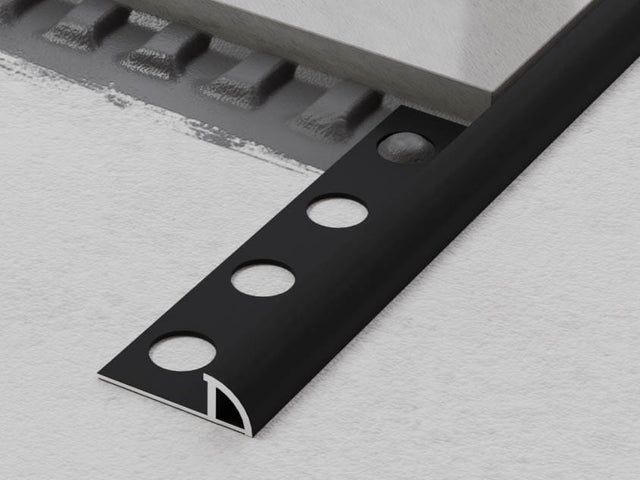 Profil de finition d'angle en aluminium peint en poudre noire, mat