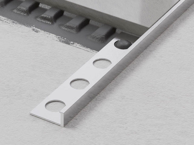 Front profile in smooth matte silver anodized aluminum