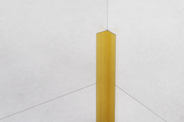 Profil décoratif d'angle intérieur en acier inoxydable satiné doré