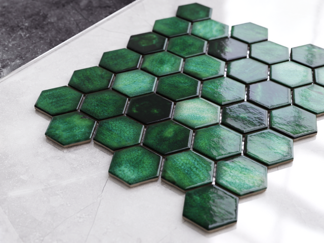 Mosaico in ceramica esagonale su rete per bagno o cucina 31,2 cm x 27 cm - Jungle nature hive