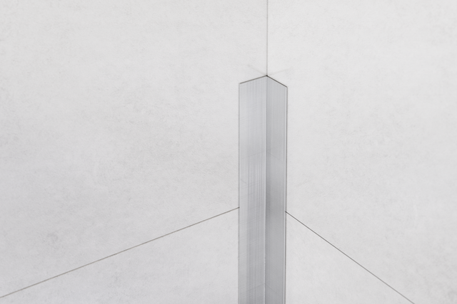 Perfil decorativo Li ángulo interno de acero inoxidable plateado satinado