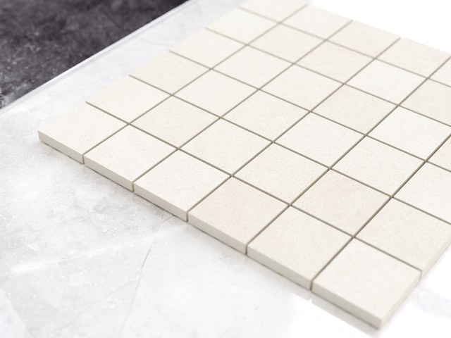 Mosaico in gres su rete per bagno o cucina 30 cm x 30 cm - Big creamy cubes