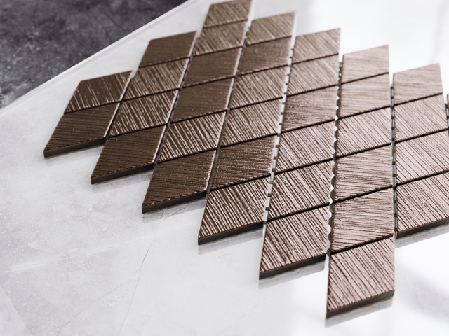 Mosaïque en verre sur filet pour salle de bain ou cuisine 26,5 cm x 30,5 cm - Tulipe cuivrée