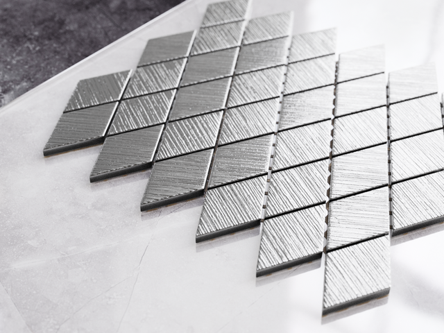 Glass mosaic on mesh for bathroom or kitchen 26.5 cm x 30.5 cm - Silver tulip