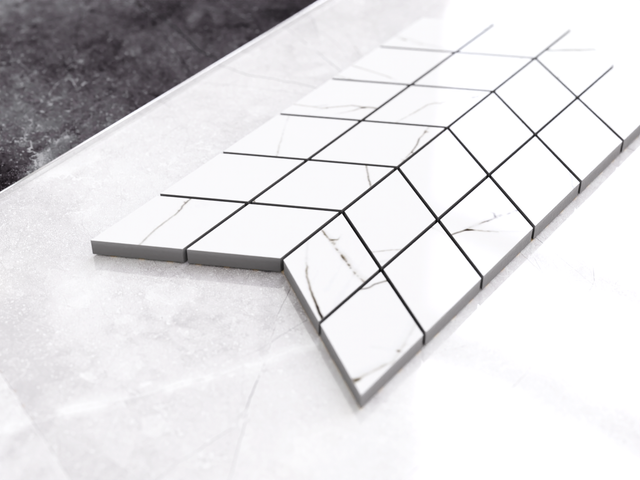 Mosaico de gres sobre malla para baño o cocina 17.2 cm x 29.8 cm - Flecha pulida de mármol