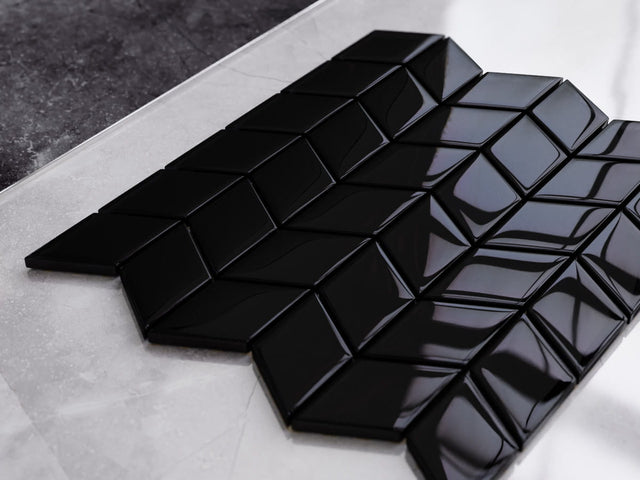 Mosaïque en verre sur filet pour salle de bain ou cuisine 26,5 cm x 30,5 cm - Black puma