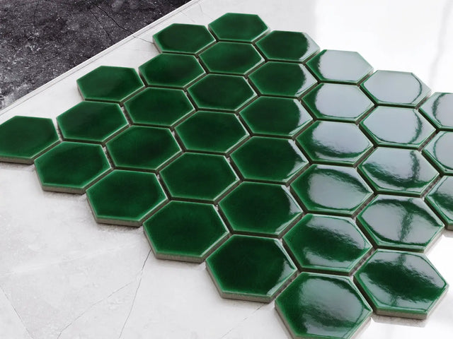 Mosaïque en céramique hexagonale sur filet pour salle de bain ou cuisine 32,3 cm x 27,7 cm - Vert profond