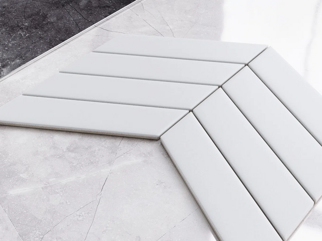 Ceramic mosaic on mesh for bathroom or kitchen 31.6 cm x 21.5 cm - Giant White Chevron