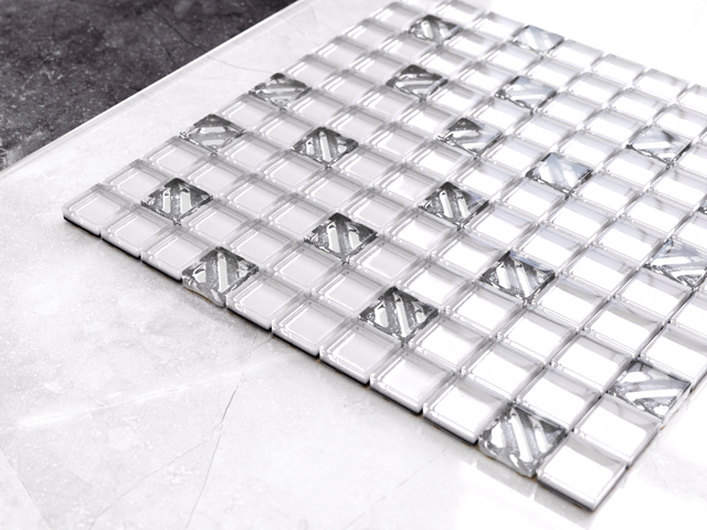 Glass mosaic on mesh for bathroom or kitchen 30 x 30 cm - White pastry