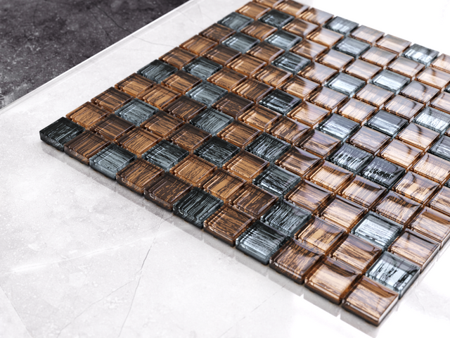 Mosaico in vetro su rete per bagno o cucina 30 cm x 30 cm - Wild stripes