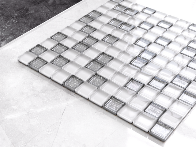 Glass mosaic on mesh for bathroom or kitchen 30 cm x 30 cm - Silver Crystal