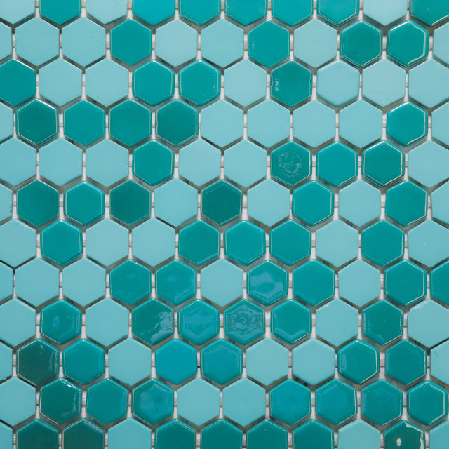 Mosaico de vidrio prensado en malla para baño y cocina 52 cm x 34 cm - Hexa artistic