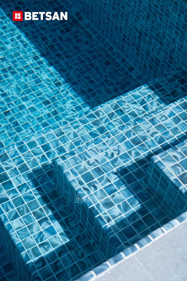 Mosaik aus gepresstem Glas auf Netz für Schwimmbad 31,5 cm x 47,7 cm - Modena Como Pool