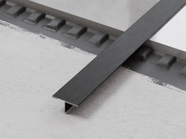 Profil décoratif en T avec couvercle de jonction en acier inoxydable noir brillant