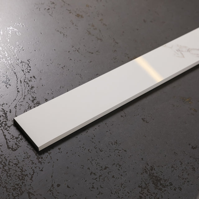 Battiscopa in ceramica 120 cm × 7 cm, spessore 0,9 cm, smussato e colorato - Torrence white