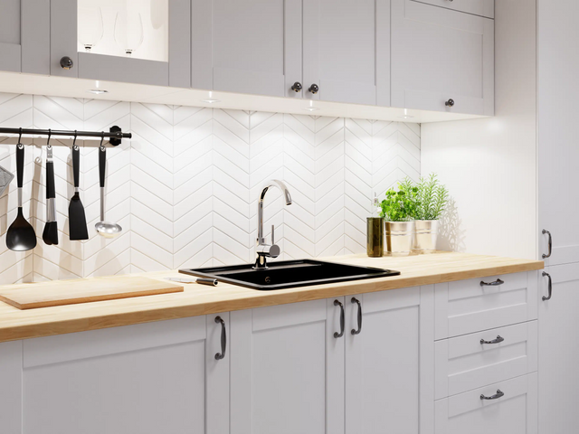 Ceramic mosaic on mesh for bathroom or kitchen 31.6 cm x 21.5 cm - Giant White Chevron