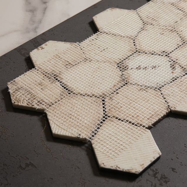 Mosaico de vidrio prensado en malla para baño y cocina 41 cm x 26 cm - Hexa air slat