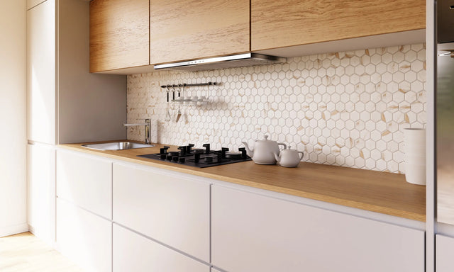 Mosaïque en céramique hexagonale sur filet pour salle de bain ou cuisine 32,3 cm x 27,7 cm - Gold Honey