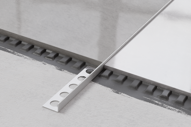 Profil décoratif en J d'angle en acier inoxydable - argent satiné