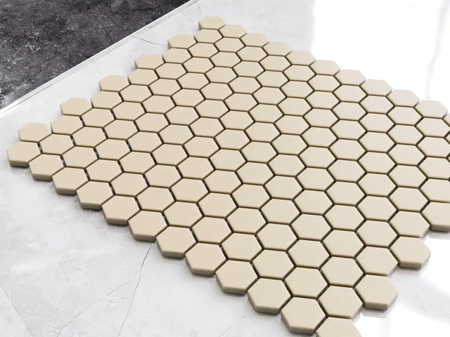 Ceramic mosaic on mesh for bathroom and kitchen, 30 cm x 26 cm - Beige nest