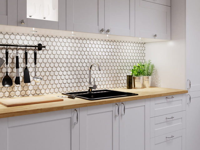 Mosaico in ceramica su rete per bagno o cucina 30.6 cm x 26.5 cm - White dots