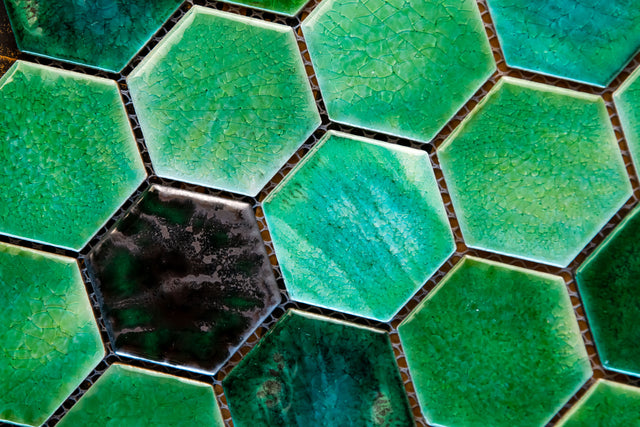 Hexagonal ceramic mosaic on mesh for bathroom or kitchen 31.2 cm x 27 cm - Jungle nature hive