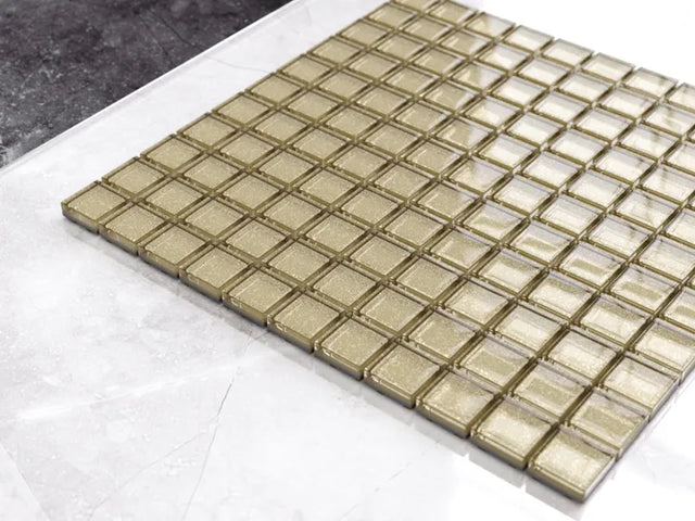 Mosaico in vetro su rete per bagno o cucina 30 x 30 cm - The gold rush