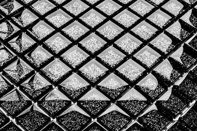 Mosaico in vetro su rete per bagno o cucina 30 cm x 30 cm - Black galaxy