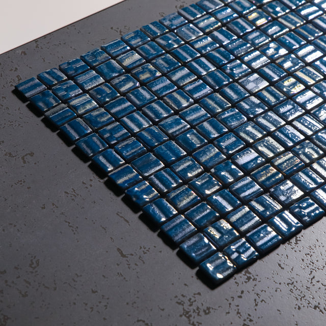 Mosaïque en verre pressé sur filet pour salle de bain et cuisine 32,5 cm x 51,5 cm - Veneto Ocean Blue pool