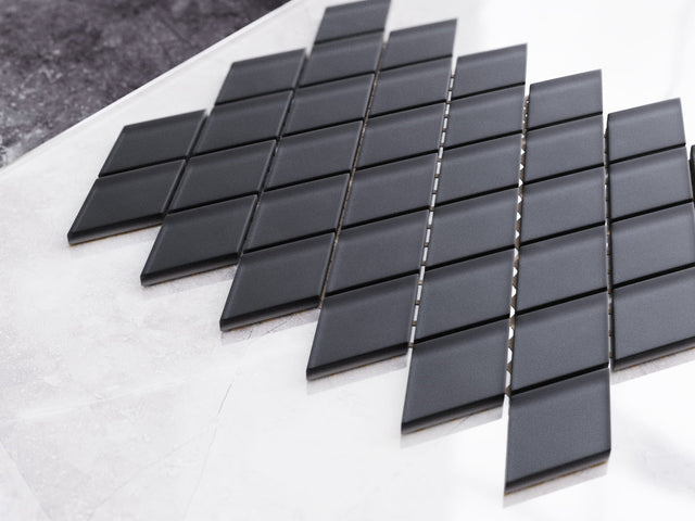 Mosaico de vidrio en red para baño o cocina 25 cm x 29,2 cm - Black Widow