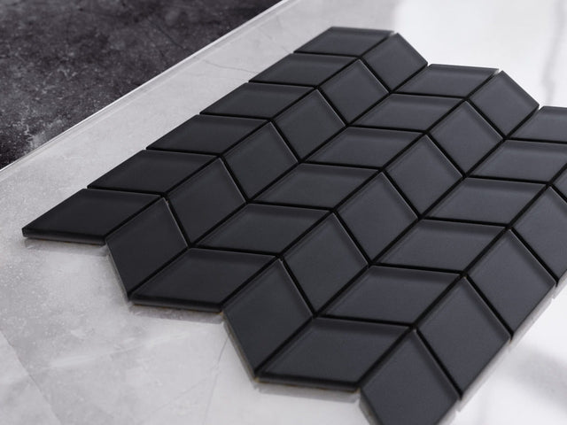 Mosaïque en verre sur filet pour salle de bain ou cuisine 26,5 cm x 30,5 cm - Black panther