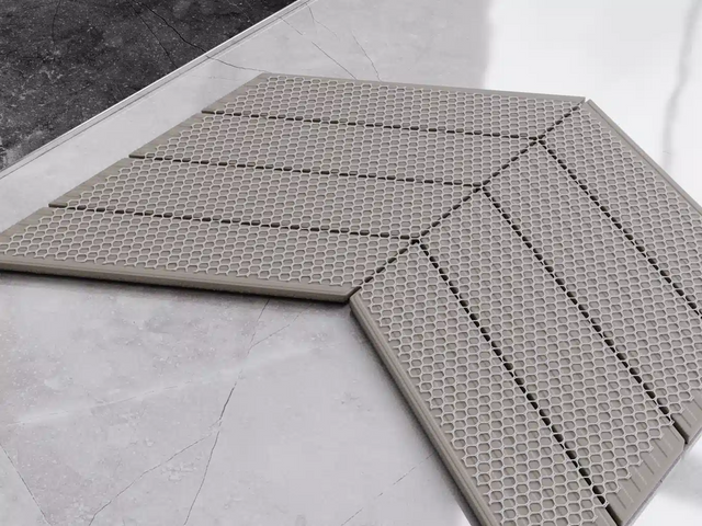 Ceramic mosaic on mesh for bathroom or kitchen 31.6 cm x 21.5 cm - Giant Black Chevron