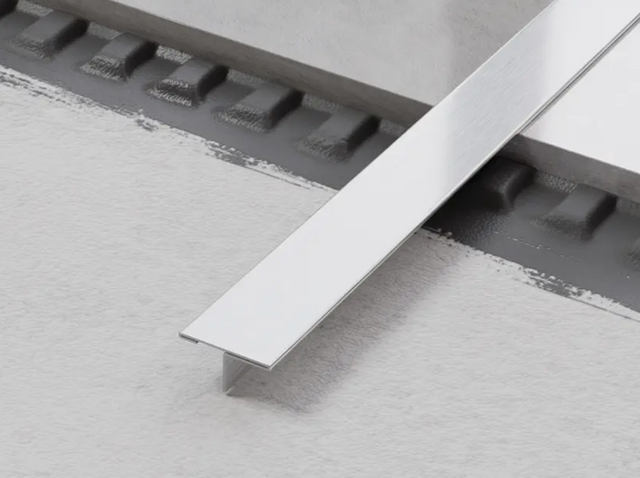 Profil décoratif en T avec couvercle de jonction en acier inoxydable satiné argenté