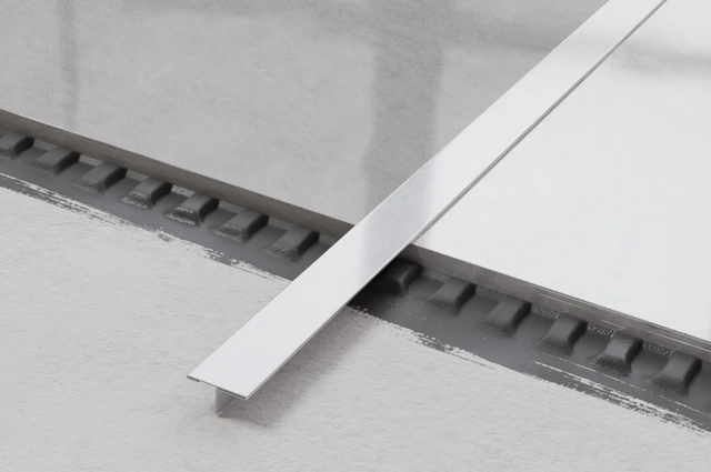 Profil décoratif en T avec couvercle de jonction en acier inoxydable satiné argenté