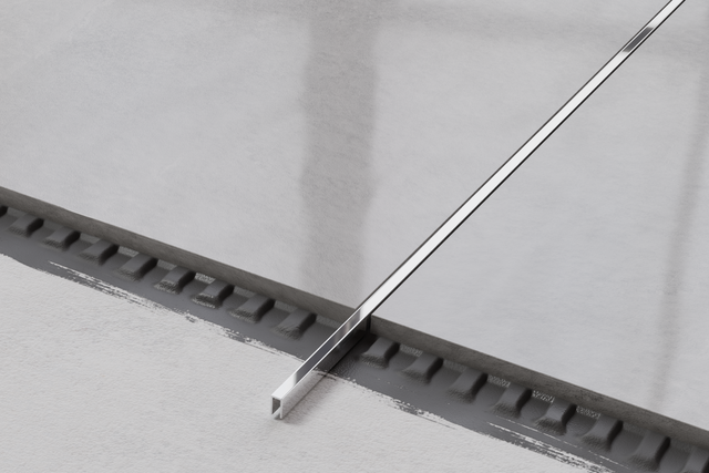 U profile connection in polished silver ground stainless steel