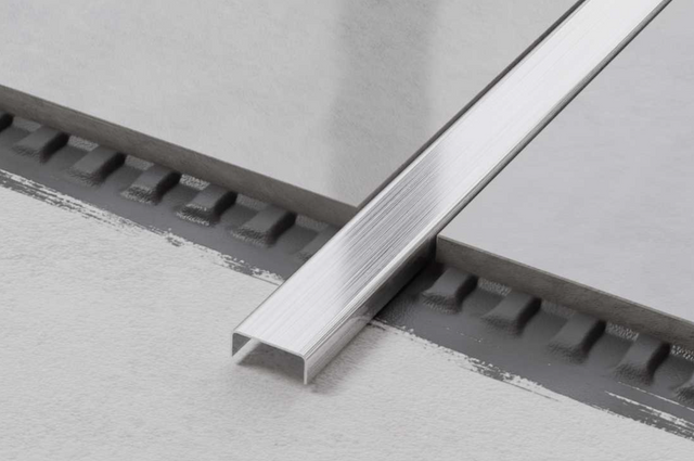 Perfil C de conexión en acero inoxidable plateado satinado