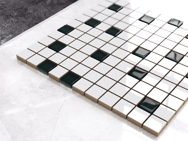 Keramikmosaik mit Glaseinsätzen auf Netz für Bad oder Küche 30 cm x 30 cm - Green bottle