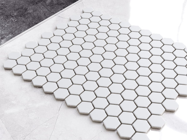 Mosaico in ceramica su rete per bagno e cucina in ceramica 30 cm x 26 cm - Matt white hive