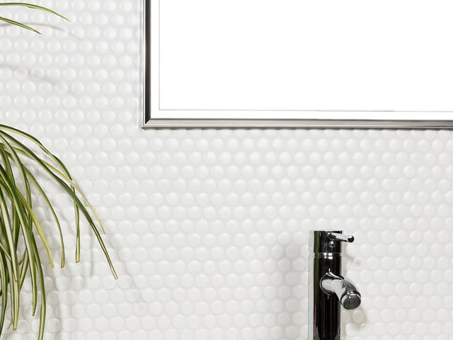 Mosaico in ceramica su rete per bagno o cucina 29.3 x 31.7 cm - Matt white dots