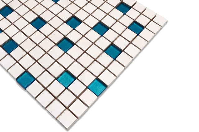 Mosaico in ceramica con inserti di vetro su rete per bagno o cucina 30 cm x 30 cm - White pale blue