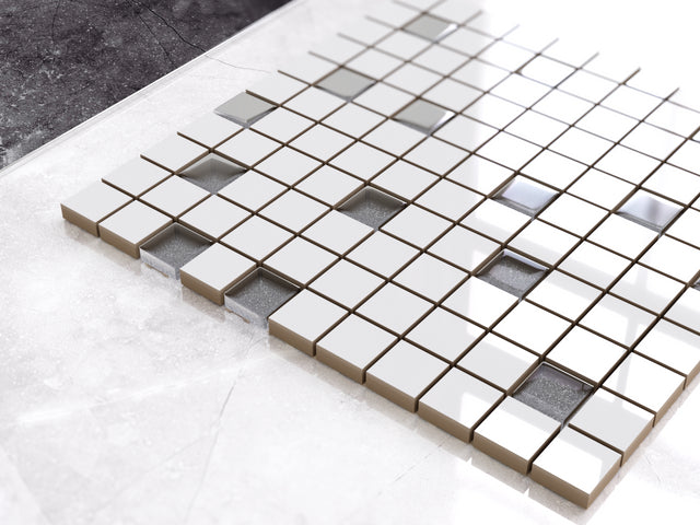 Mosaico in ceramica con inserti di vetro su rete per bagno o cucina 30 x 30 cm - White grey Diamonds