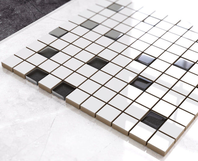 Mosaico in ceramica con inserti di vetro su rete per bagno o cucina 30 cm x 30 cm - White graphite