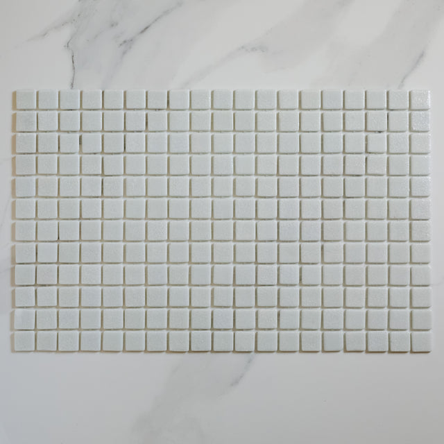 Mosaico in vetro pressato per piscine, bagni e saune 32.5 cm x 51.5 cm - Pearl White