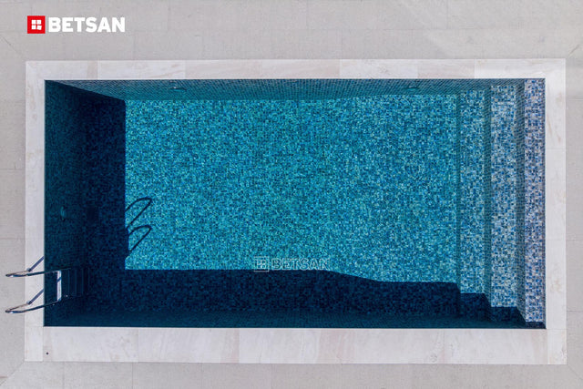 Mosaico de vidrio prensado en red para piscina 31.5 cm x 47.7 cm - Modena Monte Carlo pool