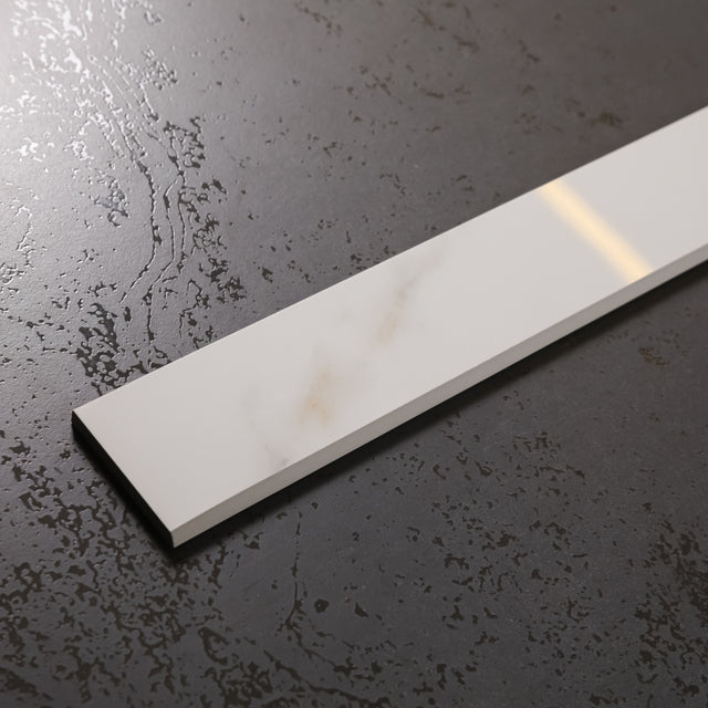 Battiscopa in ceramica 120 cm × 7 cm, spessore 0,9 cm, smussato e colorato - Swiss Gold