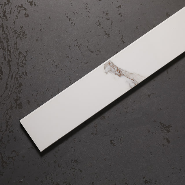 Battiscopa in ceramica 120 cm × 7 cm, spessore 0,9 cm, smussato e colorato - Torrence white