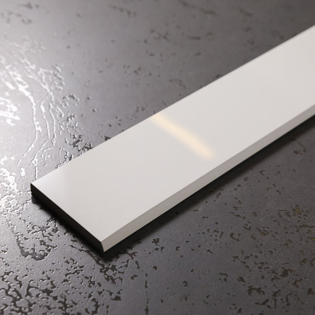 Battiscopa in ceramica 120 cm × 7 cm, spessore 0,9 cm, smussato e colorato - Torrence white