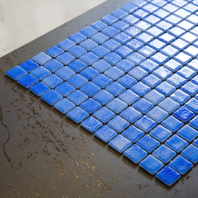 Mosaico in vetro pressato per piscine, bagni e saune 32.5 cm x 51.5 cm - Marine Blue