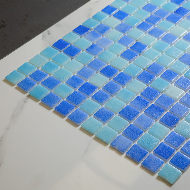 Mosaico in vetro pressato per piscine, bagni e saune 32.5 cm x 51.5 cm - Bright Aqua