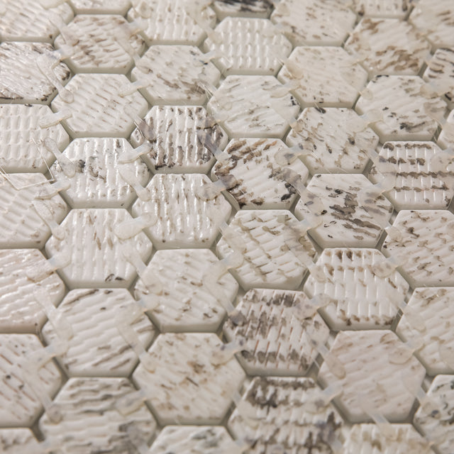 Mosaïque en verre pressé sur filet pour salle de bain et cuisine 52 cm x 34 cm - Hexa calacatta